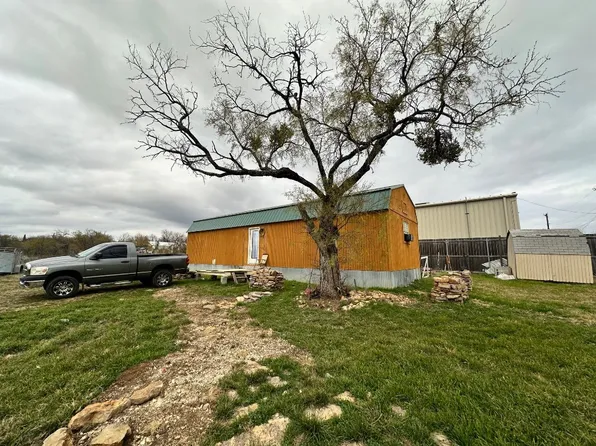 602 E 7th St, Baird, TX 79504