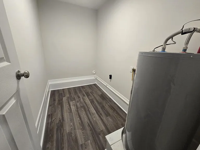1443 Larkhall Dr — Photo 10