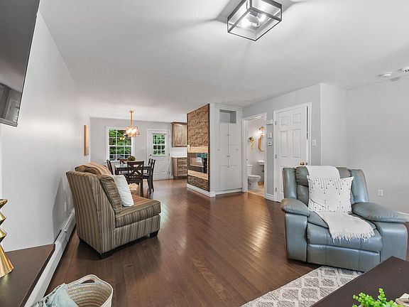 4th image of 12 Maplewood Dr