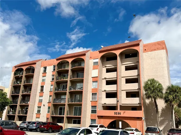 5201 NW 7th St APT 212, Miami, FL 33126