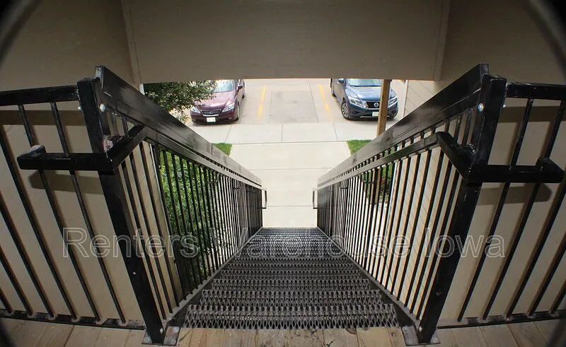 Building Photo - 2000 Meadow Ct #210