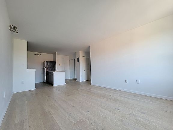 5th image of 829 Greenwood Ave #B7