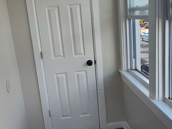4th image of 133 Stevens Ave #5D