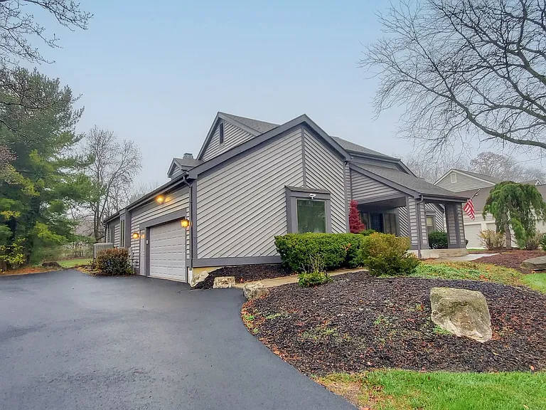 5790 Rushwood Dr — Photo 4