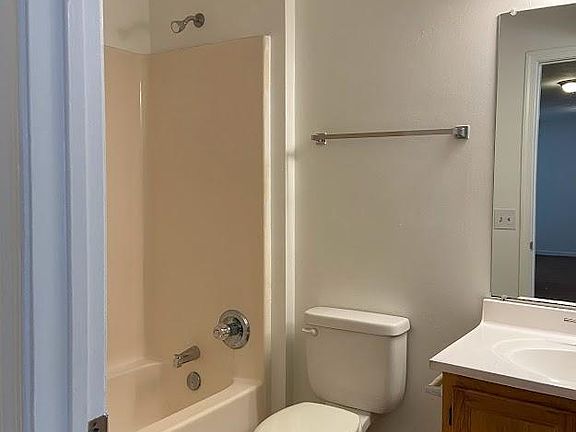 4th image of 405 Acorn Grove Ln #H