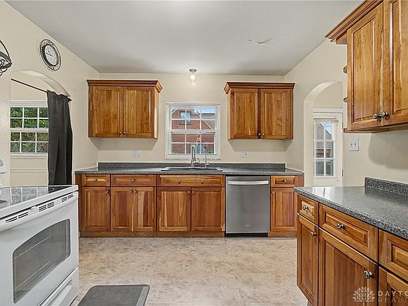 5th image of 3228 Shroyer Rd