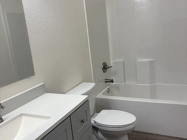 111 E Hamilton St — Photo 15
