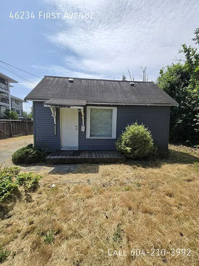 46234 1st Ave photo 1