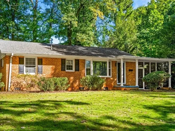 1700 Leslie Rd, Greensboro, NC 27408