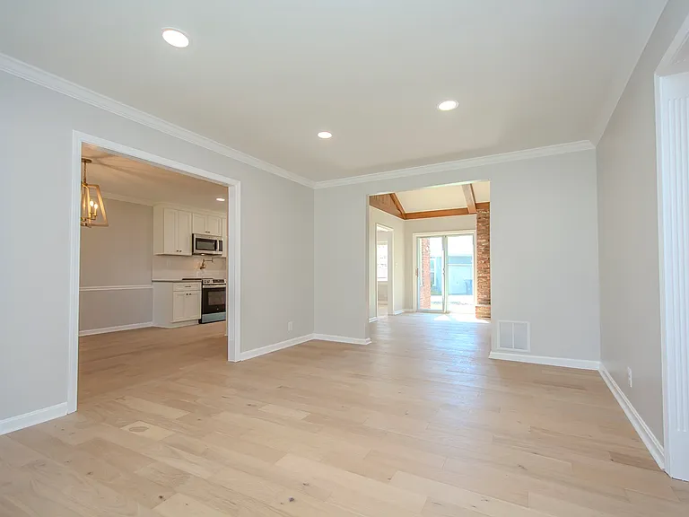 11802 Robindale Rd — Photo 16