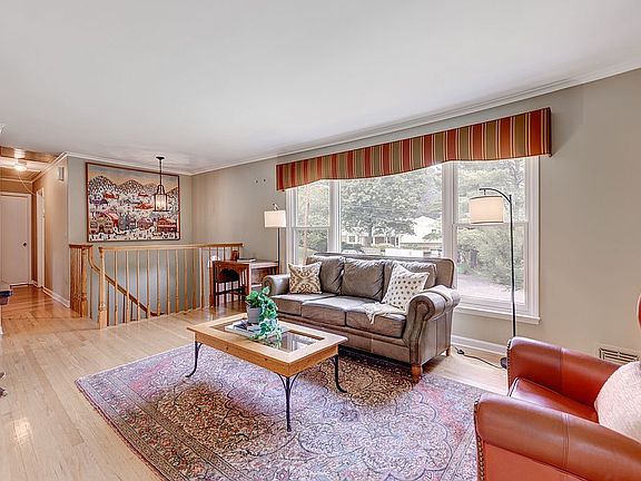 3rd image of 18 Birchwood Dr