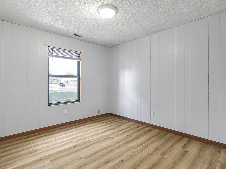 420 Franklin Ave — Photo 6