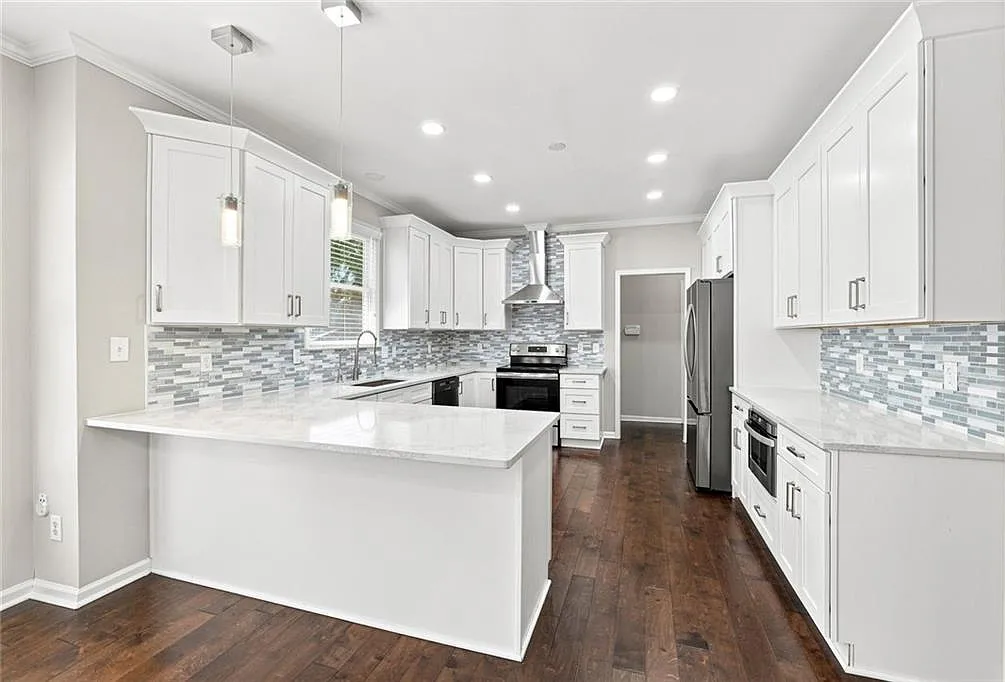4 bed, 3.5 bath, 3670 sqft, $3,800 — Photo 2