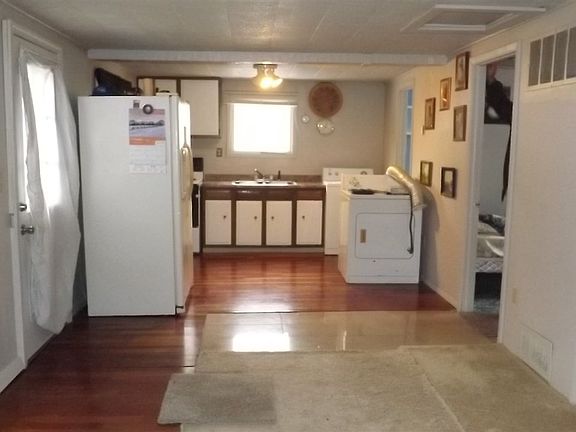 3rd image of 2158 Voyager St