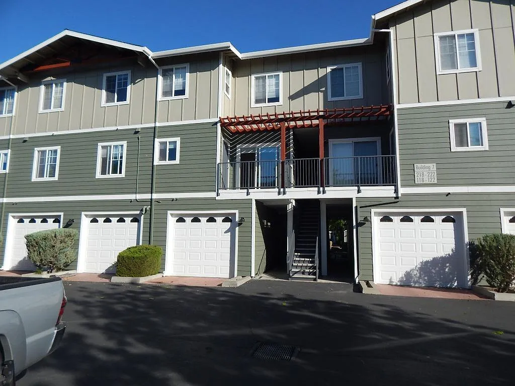 1818 Moore Blvd — Photo 1