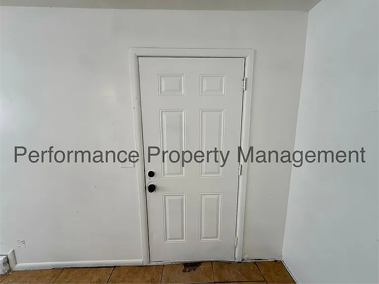 3703 Eucalyptus Dr — Photo 13