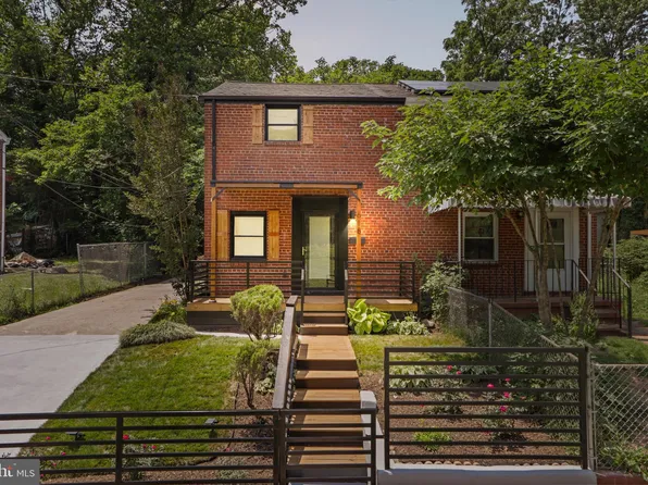 618 Cabin Branch Dr, Capitol Heights, MD 20743