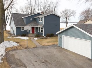 5022 Island View Dr, Oshkosh, WI 54901