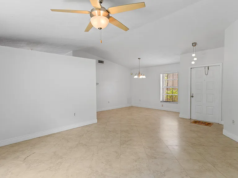 13945 Langley Pl — Photo 2
