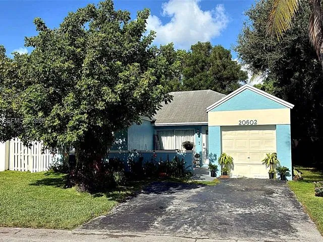 5 bed, 3.0 bath, 1345 sqft, $3,900 — Photo 3