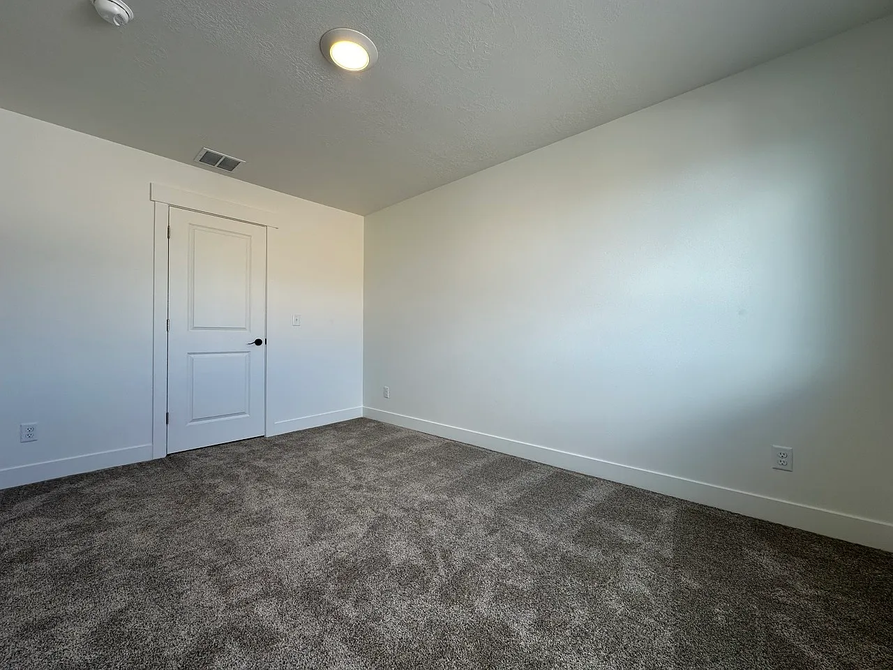 719 N 160 E - 1 — Photo 3