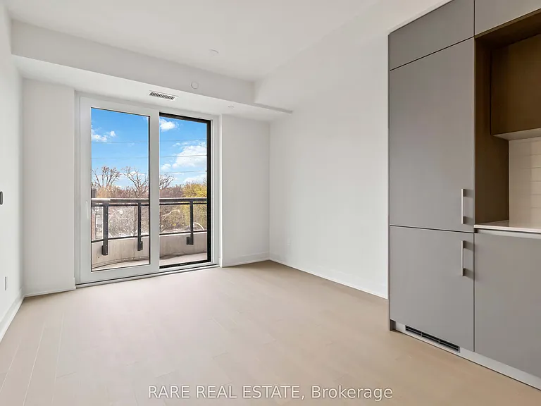 322 Dupont St #305 — Photo 6
