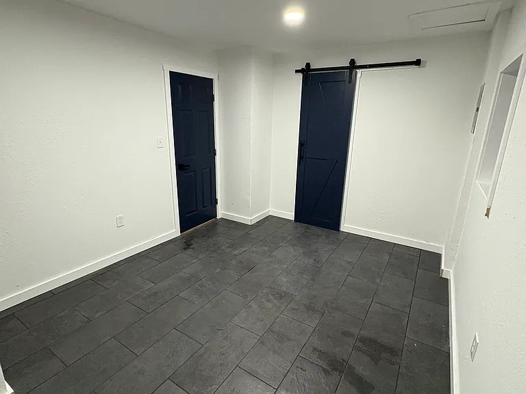 3915 W South Ave #2 — Photo 5