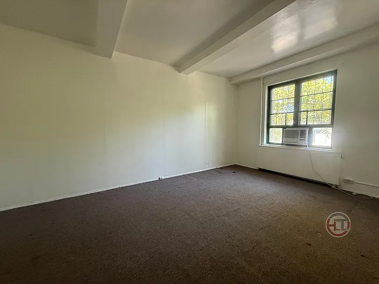 1935 McGraw Ave #2G — Photo 3
