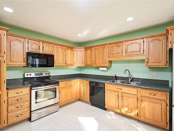 5th image of 1353 S Azalea Blvd
