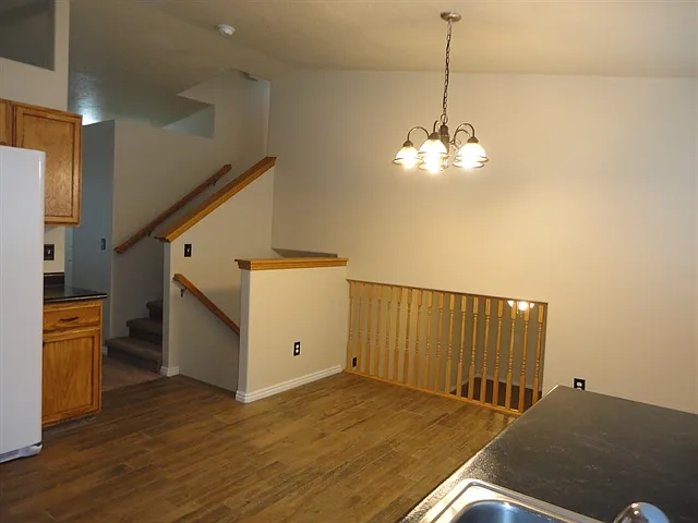 3 bed, 2.0 bath, 1716 sqft, $2,295 — Photo 4