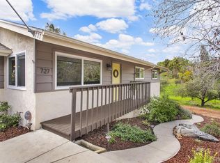 727 Sunset Dr, Vista, CA 92081