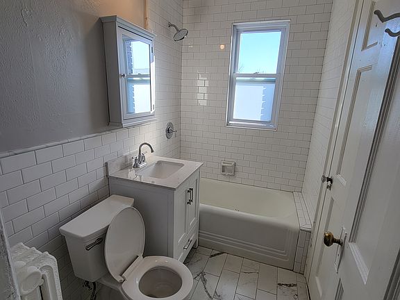3rd image of 385 Elmwood Ave APT 11