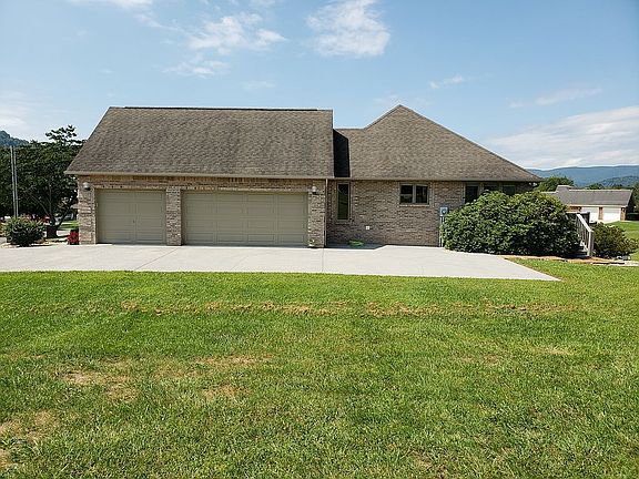 2nd image of 129 Fairway Dr