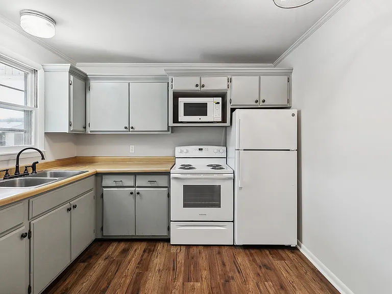 613 Hillsboro Rd #C28 — Photo 3