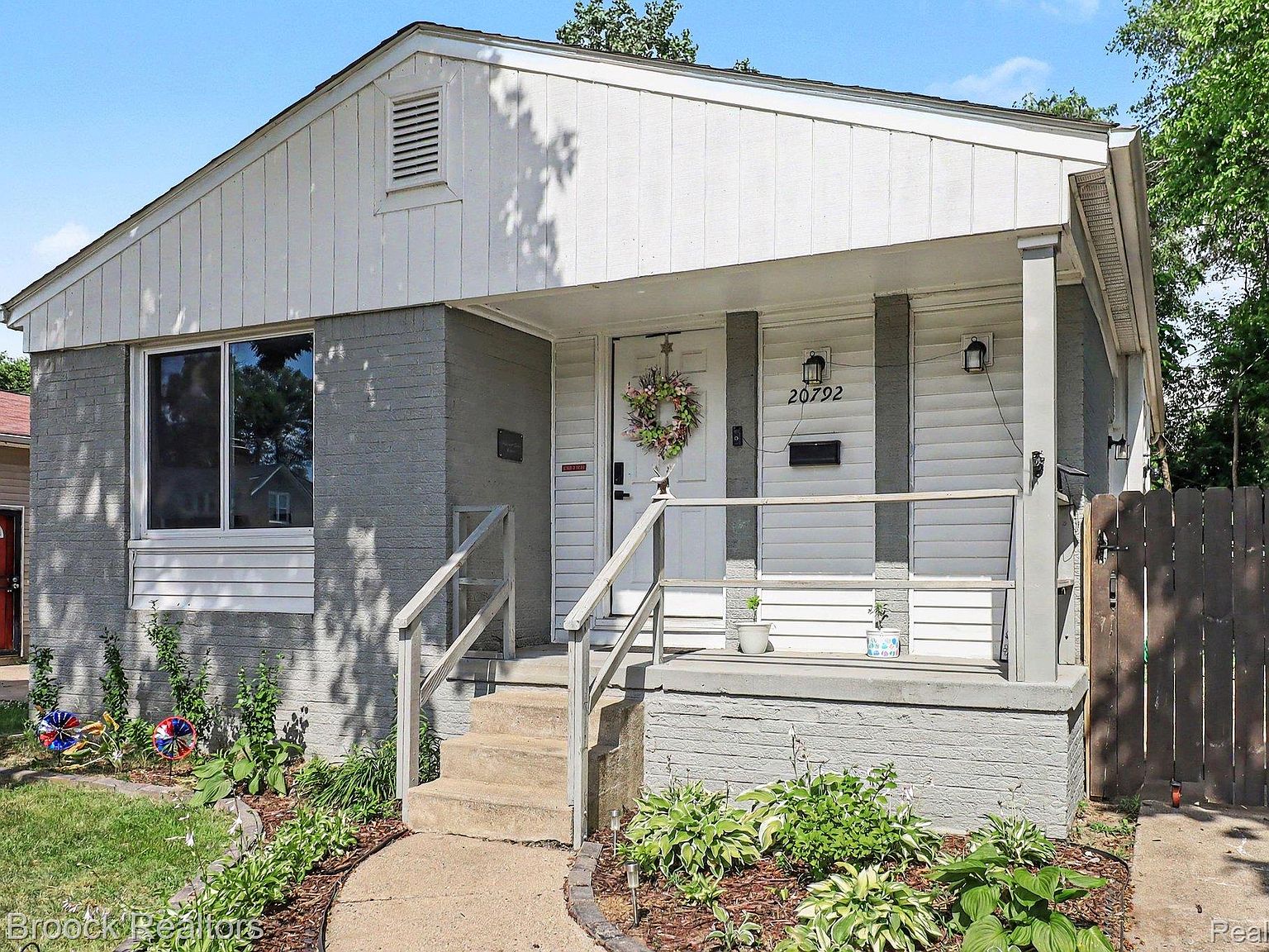 20792 Parkside Blvd, Ferndale, MI 48220