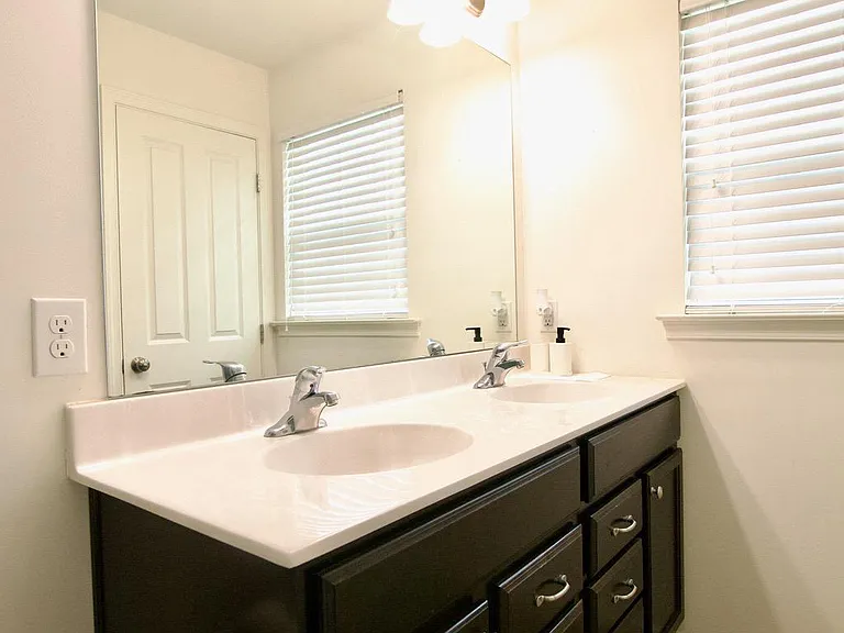 633 Keswick Ct — Photo 45