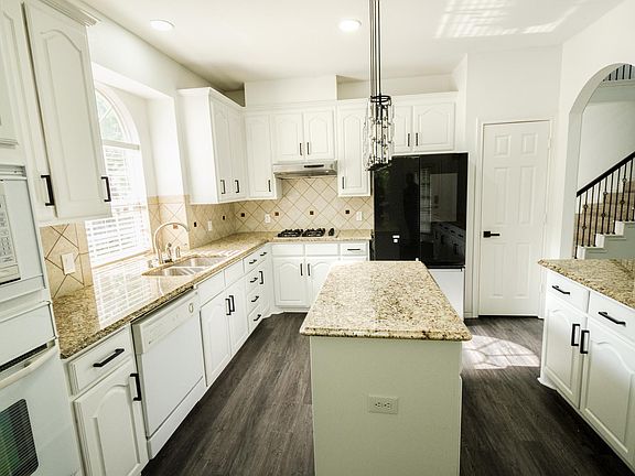 3rd image of 408 Misty Ln
