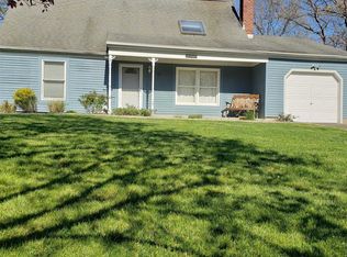 15 Guardian Dr, Mount Sinai, NY 11766