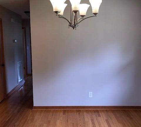 4th image of 1421 Greenview Dr