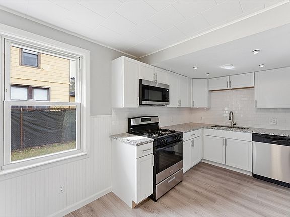 5th image of 178 Penrose St