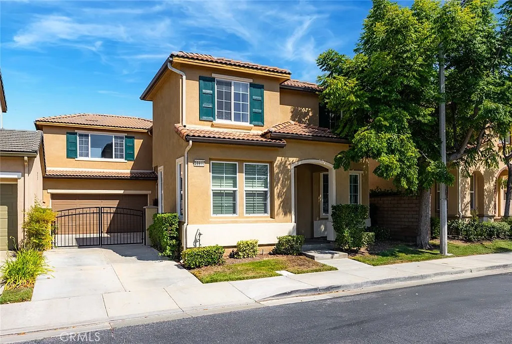 3 bed, 2.5 bath, 2484 sqft, $4,500 — Photo 2