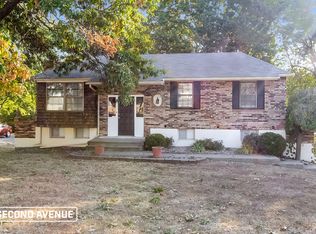 1512 NW Amesbury Dr, Blue Springs, MO 64015