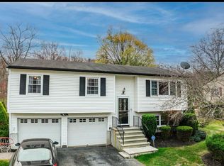13 Newbury St, Monroe, NY 10950