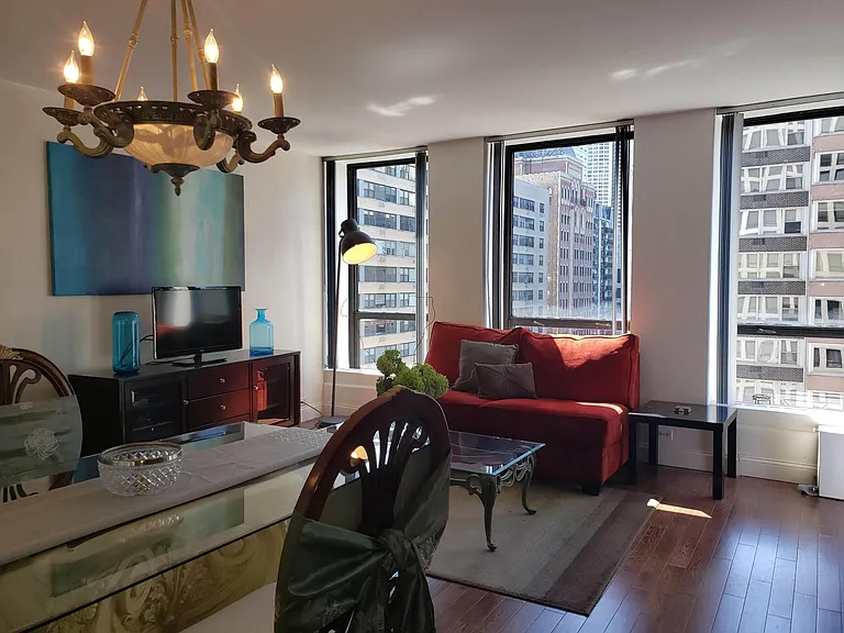 260 E Chestnut St — Photo 20