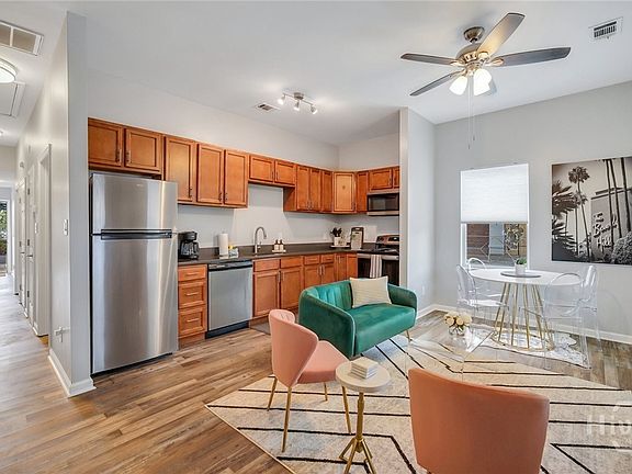 3rd image of 321 W 31st St #1
