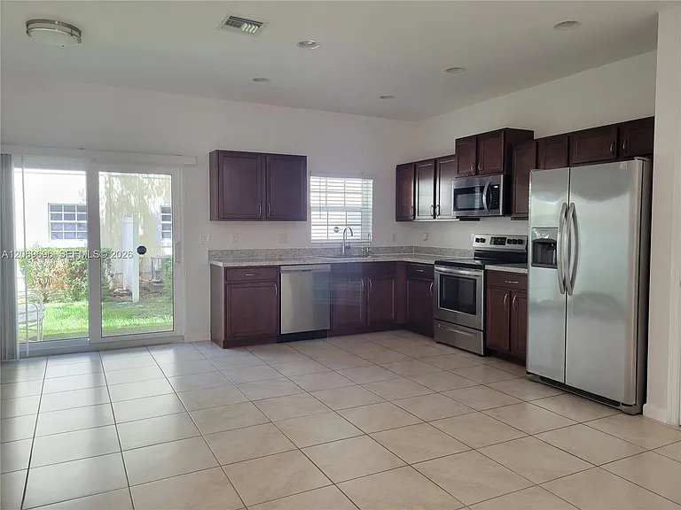 1107 NW 40th Ter #1107 — Photo 8