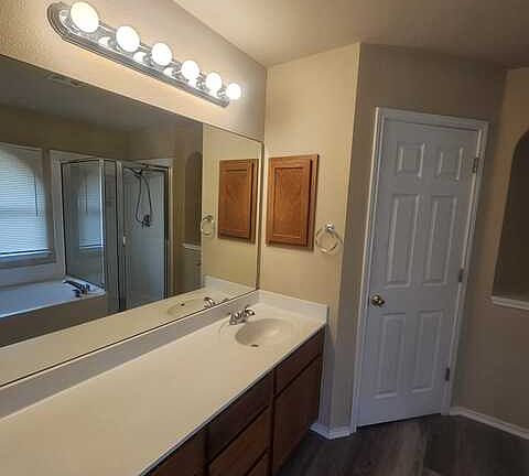 3rd image of 4007 Dunn Oak Dr