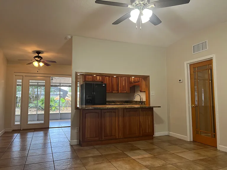 3721 Surrey Dr — Photo 3