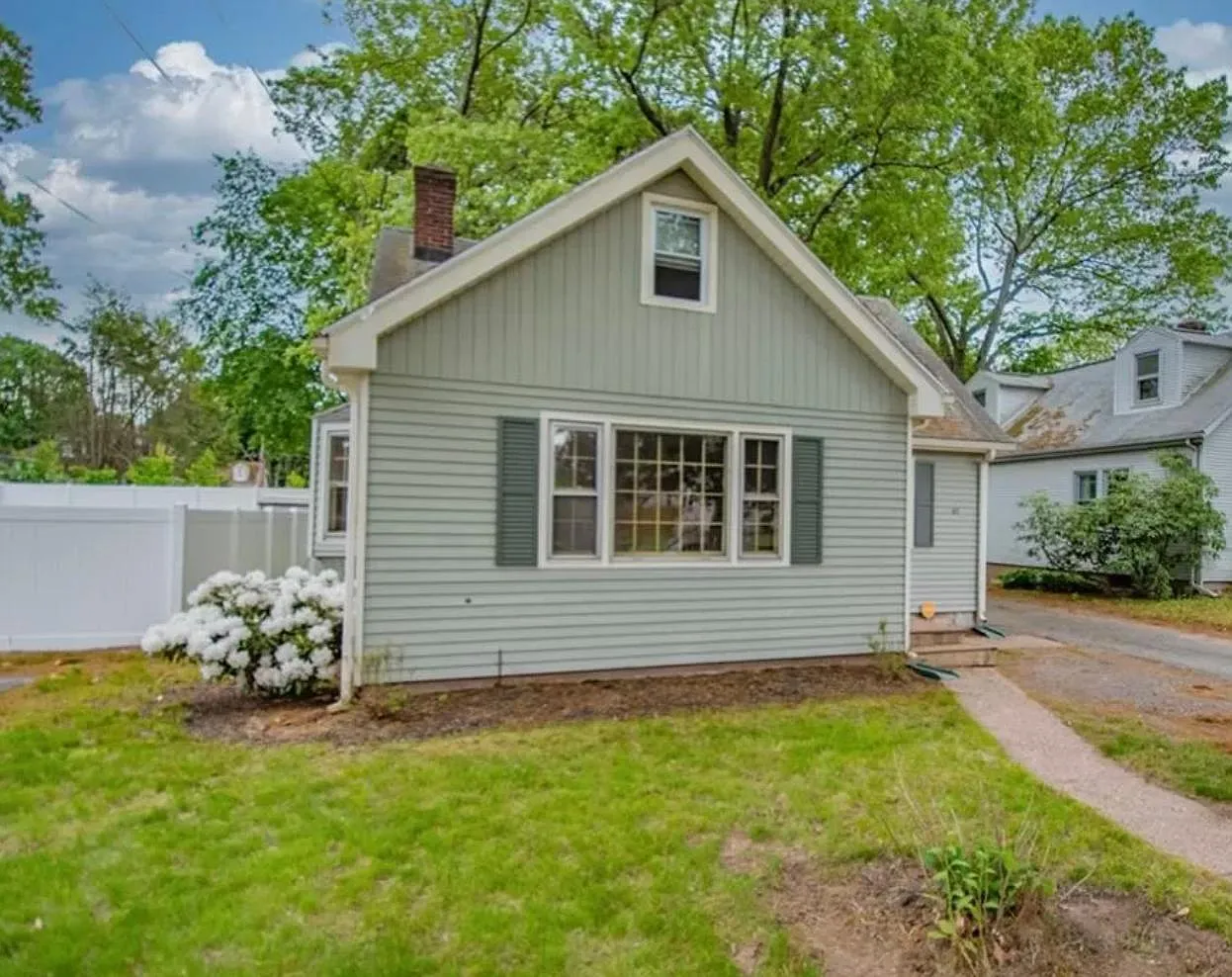 3 bed, 1183 sqft, $2,300 — Photo 1