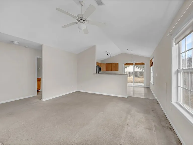 2029 Jackson St — Photo 6